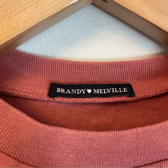Brandy Melville cropped Butterfly T-shirt - Picture 3 of 8